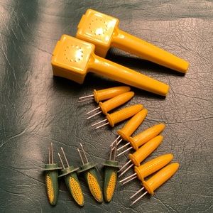 Salt & Butter Tupperware “Corn On the Cob” Shakers x 2; 6 sets of handles